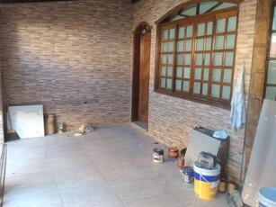 Casa com 3 quartos à venda no bairro Santa Mônica, 120m²