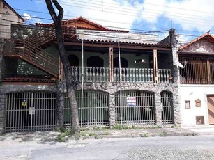 Casa com 3 quartos para alugar no bairro Carlos Prates, 90m²