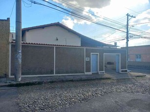 Casa com 6 quartos à venda no bairro Carlos Prates, 300m²
