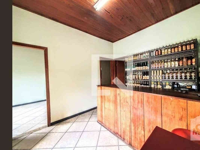 Casa com 3 quartos à venda no bairro Horto, 75m²