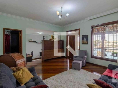 Casa com 3 quartos à venda no bairro Três Barras, 170m²