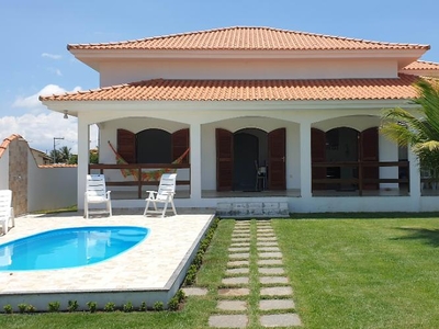 Linda Casa com Piscina e Churrasqueira