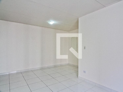 Apartamento com 2 Quartos e 1 banheiro para Alugar, 53 m² por R$ 1.200/Mês