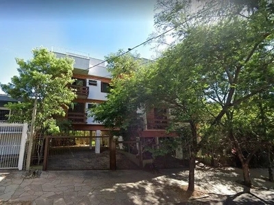 Apartamento no bairro Petrópolis de 2 dormitórios 2 vagas e dependência