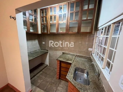 Casa para aluguel, 3 quartos, 1 suíte, 1 vaga, Cidade Jardim - Uberlândia/MG - R$ 1.800,00