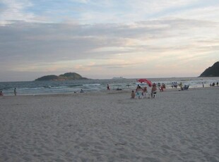 Duas quadras Praia do Tombo