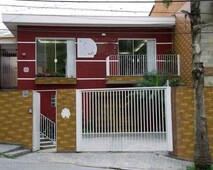 Casa Assobradada possui 270 metros quadrados com 3 quartos em Vila Assunção - Santo André
