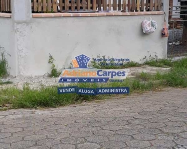 Adriano Carpes vende casa no centro de Navegantes com amplo terreno