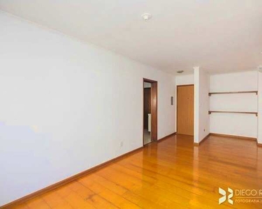 Apartamento à venda de 102m² com 3 dormitórios, elevador e 1 vaga no bairro Petrópolis