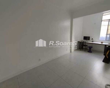Apartamento com dois quartos , na Rua Paulino Fernandes - Botafogo