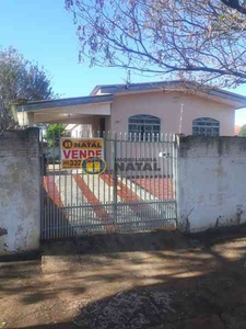 Casa com 3 quartos à venda no bairro Califórnia, 412m²