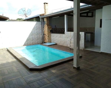 Casa com piscina em excelente localização