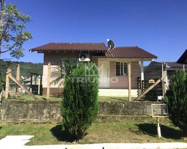 CASA EM TRÊS COROAS