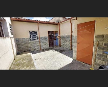 Casa para venda possui 200 metros quadrados com 5 quartos em Alto dos Passos - Juiz de For