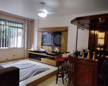 Excelente apartamento com três dormitórios