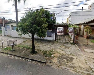 Terreno no bairro Cristo Redentor, medindo aproximadamente 375 m²..