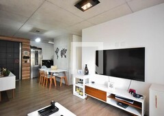 APARTAMENTO no 5º andar com 2 dormitórios e 1 garagem