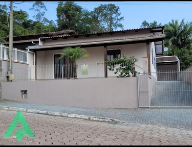 Casa no Bairro Itoupava Central em Blumenau com 4 Dormitórios e 150 m²