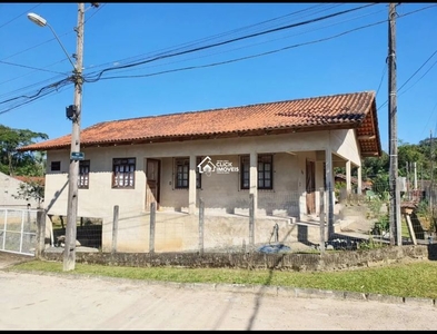 Casa no Bairro Itoupavazinha em Blumenau com 4 Dormitórios e 105 m²