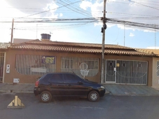 Vende casa com 4 quartos na quadra 22 da Etapa C em Valparaiso de Goiás - GO.