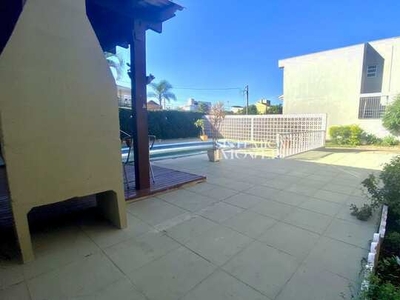 Casa com 3 dormitórios e pátio, pomar e piscina no bairro Igara!