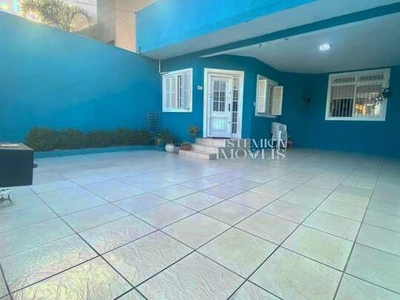 Casa térrea, 2 dormitórios, 3 vagas e piscina!