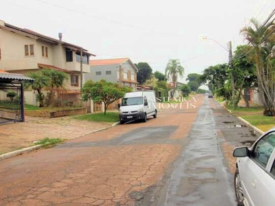 Terreno 330 m² no bairro Igara, com casa de madeira nos fundos!