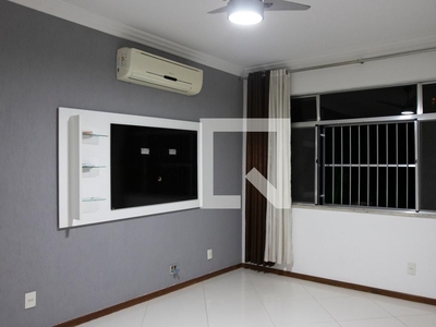 APARTAMENTO no 3º andar com 2 dormitórios e 1 garagem