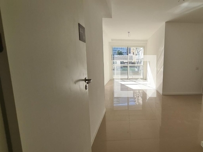 APARTAMENTO no 4º andar com 2 dormitórios e 1 garagem