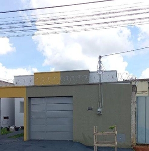 Casa com 2 quartos à venda