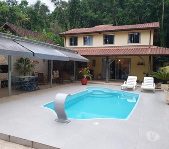 LINDA CASA A VENDA EM PARATY