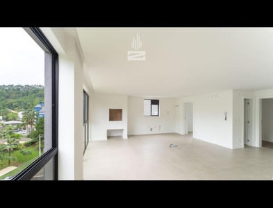 Apartamento no Bairro Bom Retiro em Blumenau com 3 Dormitórios (3 suítes) e 189 m²