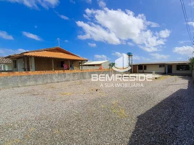 Casa com dois dormitórios no bairro Riachinho