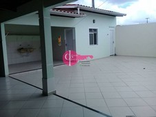 Casa de condomínio para venda com 3 quartos sendo 1 suíte.