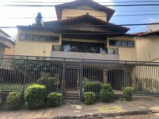 Casa para aluguel e venda possui 349m². 4 quartos em Santa Lúcia - Belo Horizonte - MG.