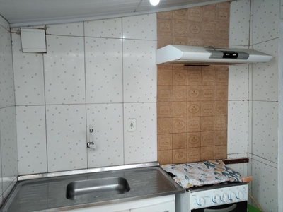 Alugo 3 cômodos Quarto Sala Cozinha banheiro c Mini lavanderia semi Mobiliado.