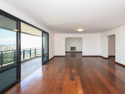 Apartamento para aluguel possui 337 metros quadrados com 4 quartos em Santo Amaro - São Pa