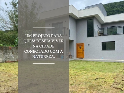 Casa à venda em terreno de 450m² com 4 quartos sendo 4 suítes no Engenho do Mato - Niterói