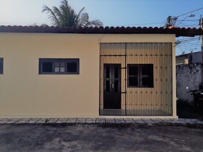 Casa com 45 m² em condomínio fechado, forrada, com 2 quartos, 1 banheiro, cozinha, sala de