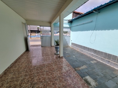 Casa disponível para locação localizada no Bairro São Francisco.