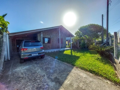 Casa em Capão da Canoa há 2 quadras do mar - 3 dormitórios