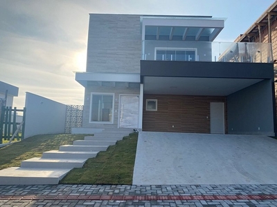 Casa no Alphaville 1,com 280 m, 3 suites,quarto, cozinha mobiliada,duas vagas,perto clube,