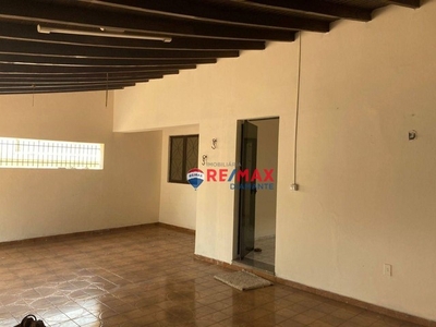 Casa para alugar em Vila Santa Cecília de 194.00m² com 2 Quartos e 5 Garagens