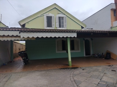 Casa para aluguel e venda tem 300 m² com 5 quartos no Mogilar em Mogi das Cruzes