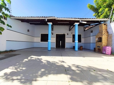 Casa para venda possui 150 metros quadrados com 4 quartos em Jardim das Oliveiras - Fortal
