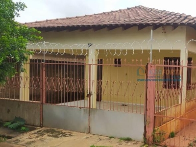 Casa Térrea com 4 Quartos à Venda por R$ 285.000