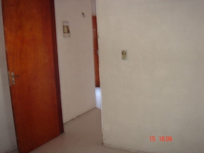 Quitinete com 40 m², com 1 quarto, 1 banheiro, 1 cozinha/sala. Não é cobrado valor de cond