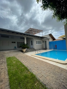 Sobrado para venda com 4 quartos e piscina no Jardim Itália, Cuiabá - MT