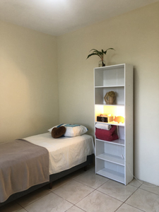 quarto em casa no campeche 5min da praia