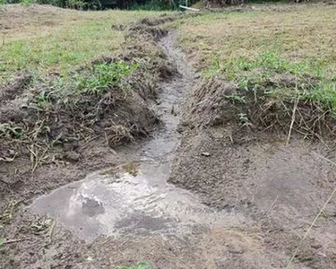 C- O unico terreno com asfalto na porta